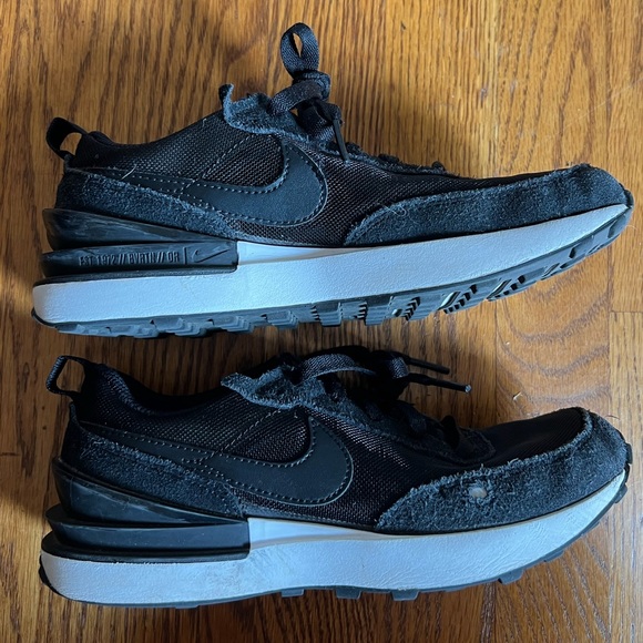 ⚫️NIKE: Boy’s size 3, “Waffle One” black & white sneakers, preowned⚫️ - Picture 4 of 9